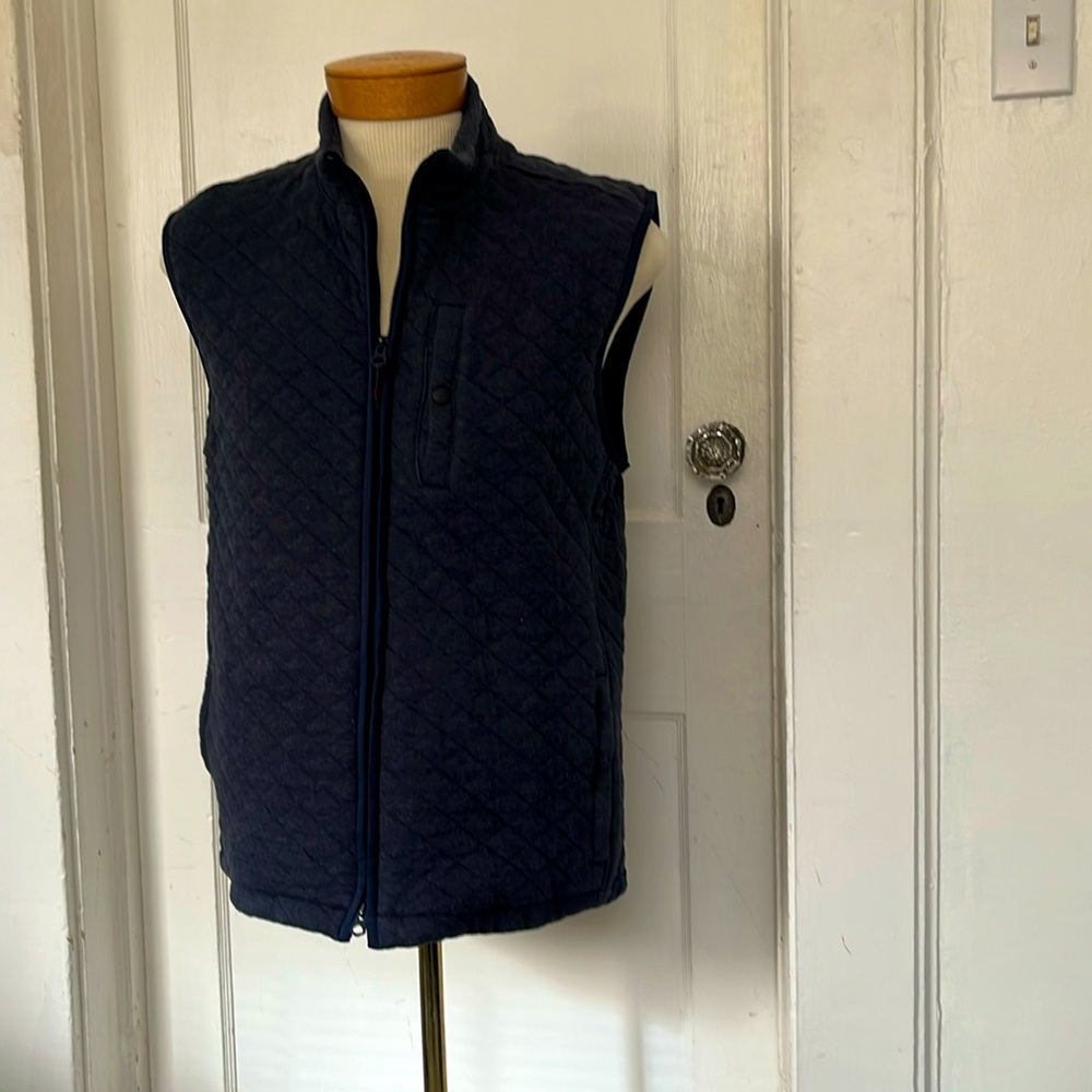 Quilted  Faherty navy blue vest  size large